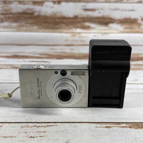 Canon PowerShot Digital ELPH SD1000 7.1MP Digital Camera Silver Complete Working - Picture 1 of 6